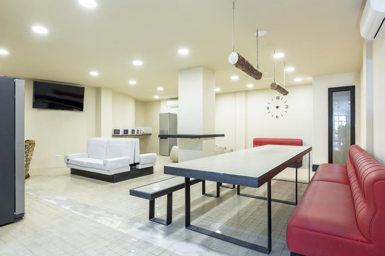 A&B Hostel Principe Pio Мадрид Экстерьер фото